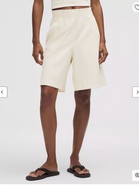 NWOT Stretch Woven Ruffle-Waist Lululemon Short